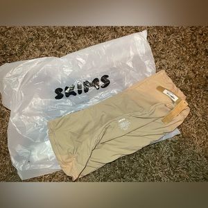 NWT SKIMS bandeau bra buttery fabric design.